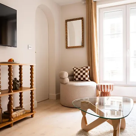 4p 1br - Monthly - Step From Place Vendome Apartment