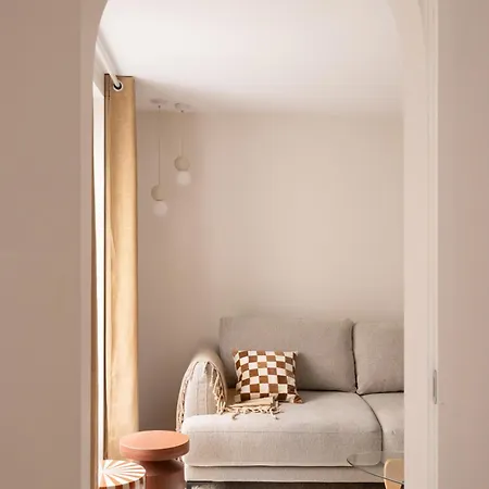 4p 1br - Monthly - Step From Place Vendome Apartment *